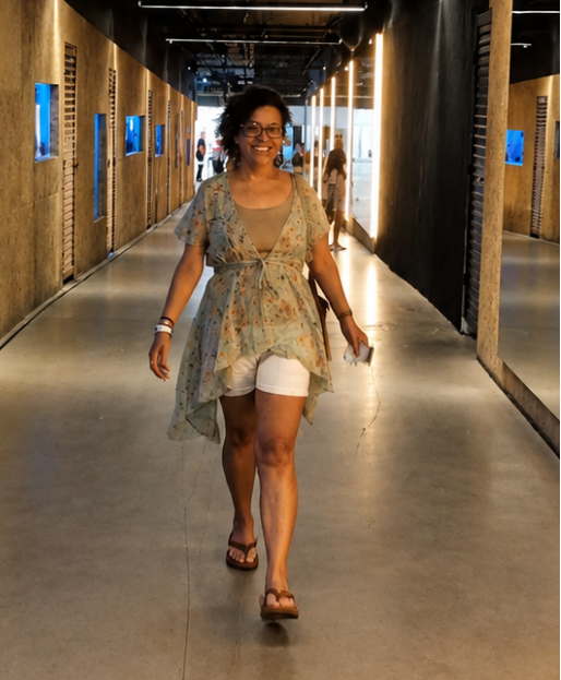 Ana Cristina caminhando com leveza e confiança, representando a transformação com o Método START